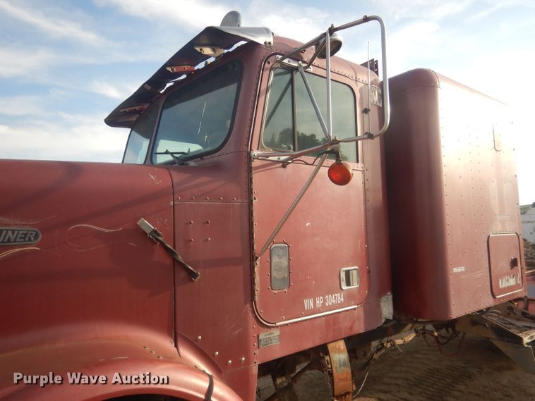 image for item HU9446 1987 Freightliner FLC12064 semi truck