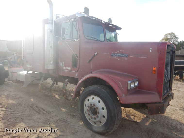 image for item HU9446 1987 Freightliner FLC12064 semi truck