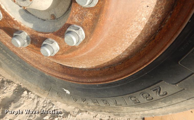 image for item HU9446 1987 Freightliner FLC12064 semi truck