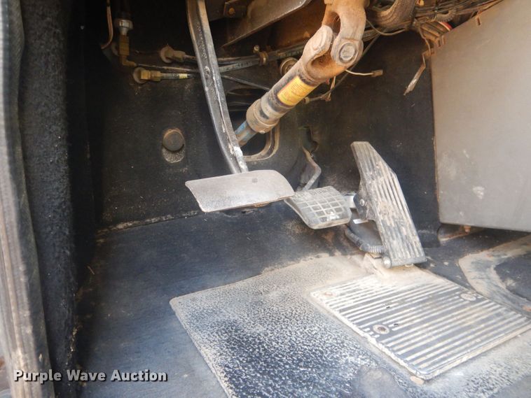 image for item HU9448 1993 Mack CH613 semi truck