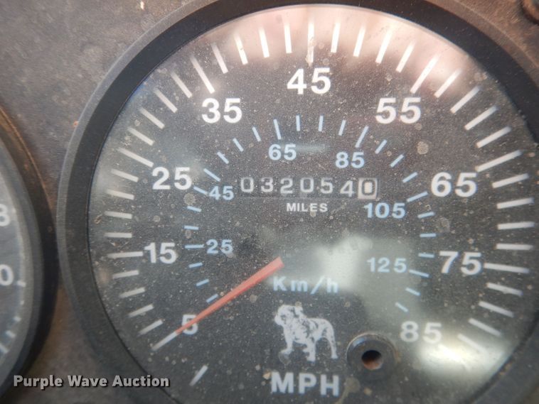 image for item HU9448 1993 Mack CH613 semi truck