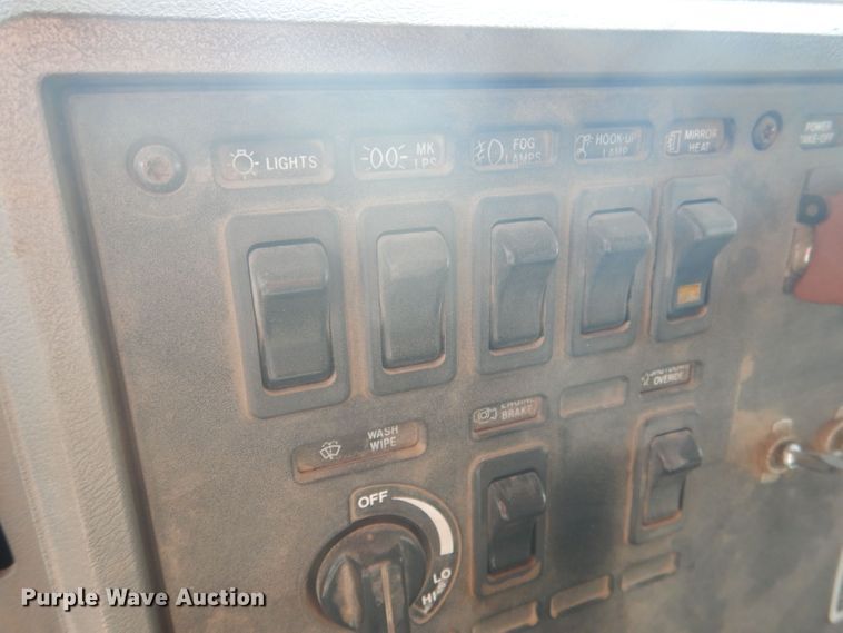 image for item HU9448 1993 Mack CH613 semi truck