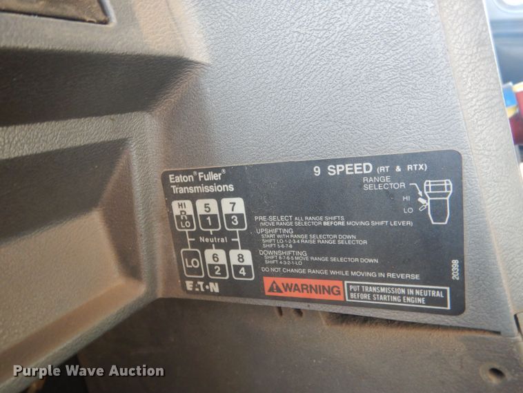 image for item HU9448 1993 Mack CH613 semi truck