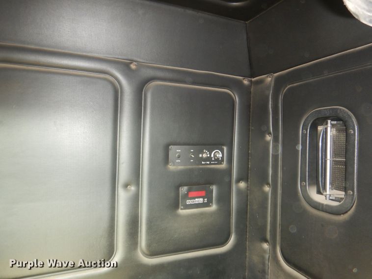 image for item HU9448 1993 Mack CH613 semi truck