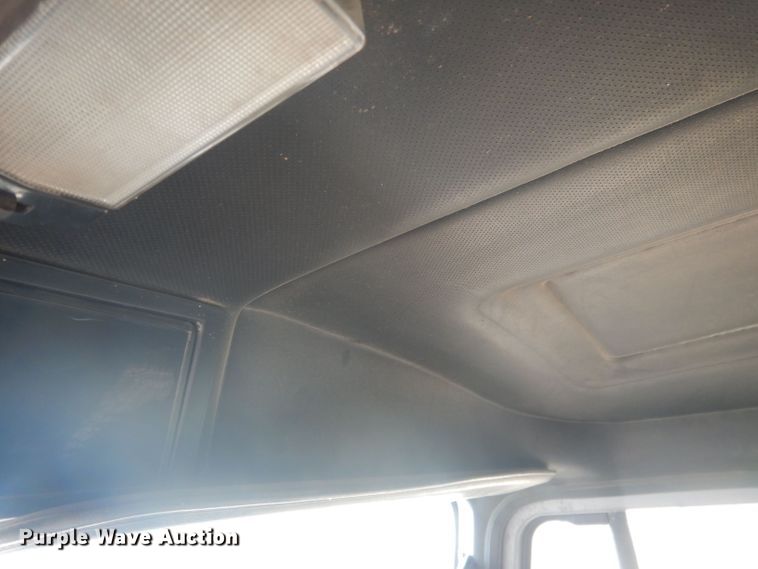 image for item HU9448 1993 Mack CH613 semi truck