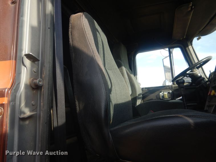 image for item HU9448 1993 Mack CH613 semi truck