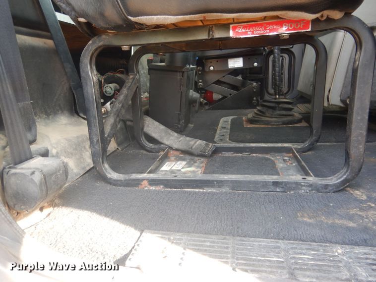 image for item HU9448 1993 Mack CH613 semi truck