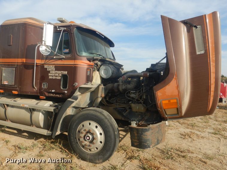 image for item HU9448 1993 Mack CH613 semi truck