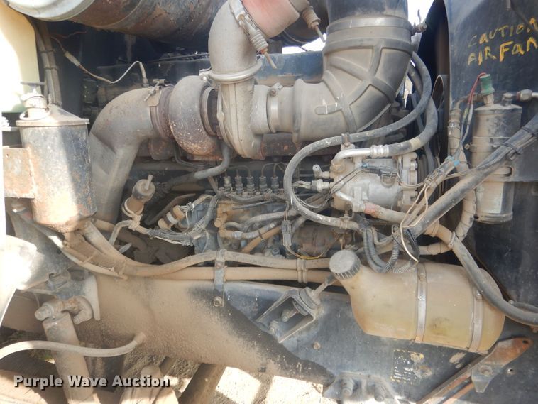 image for item HU9448 1993 Mack CH613 semi truck