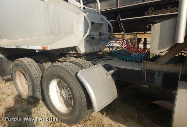 image for item HU9448 1993 Mack CH613 semi truck