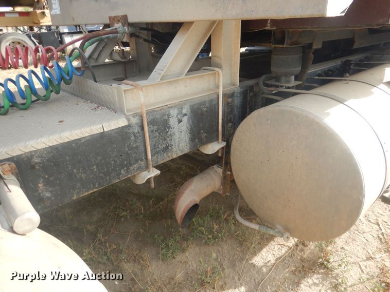 image for item HU9448 1993 Mack CH613 semi truck