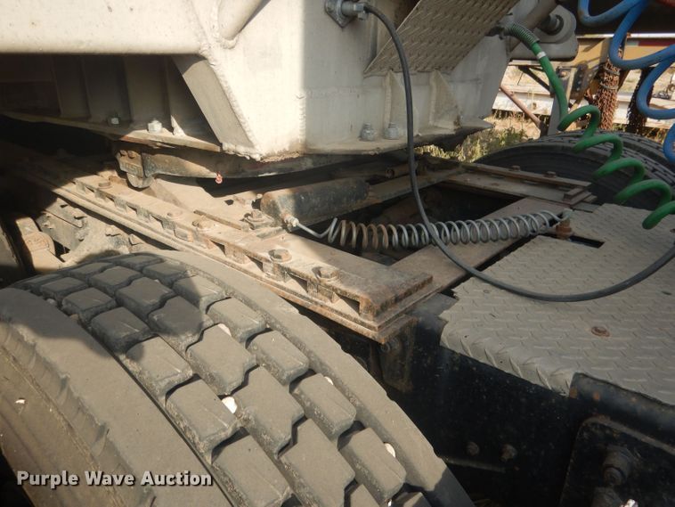 image for item HU9448 1993 Mack CH613 semi truck