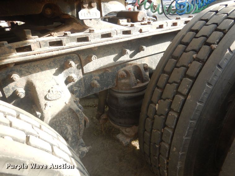 image for item HU9448 1993 Mack CH613 semi truck