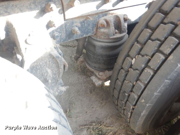 image for item HU9448 1993 Mack CH613 semi truck