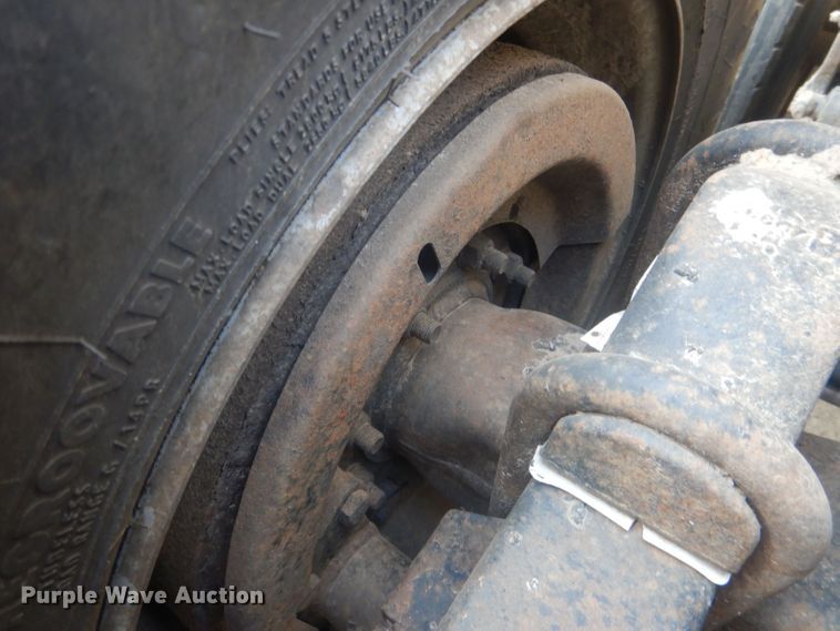 image for item HU9448 1993 Mack CH613 semi truck