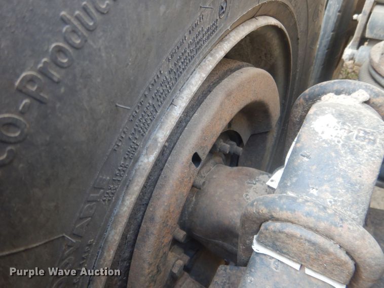 image for item HU9448 1993 Mack CH613 semi truck