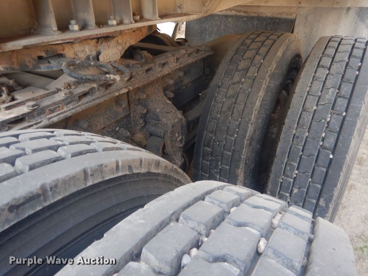 image for item HU9448 1993 Mack CH613 semi truck