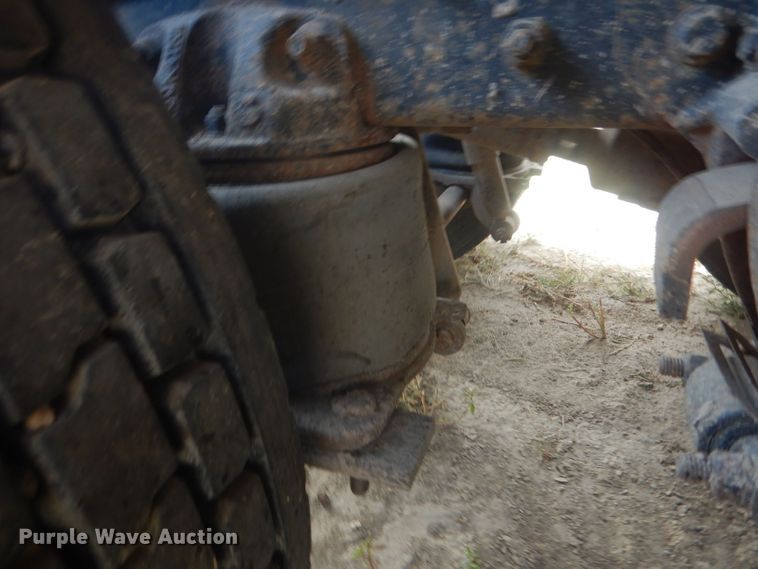 image for item HU9448 1993 Mack CH613 semi truck