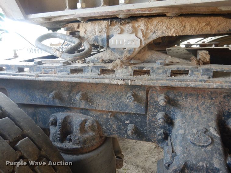 image for item HU9448 1993 Mack CH613 semi truck