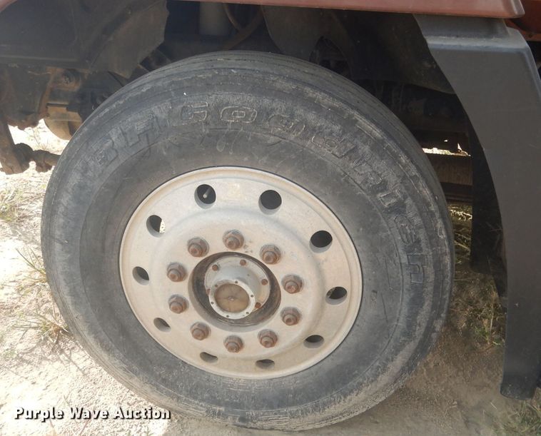 image for item HU9448 1993 Mack CH613 semi truck