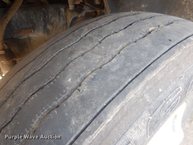 image for item HU9448 1993 Mack CH613 semi truck