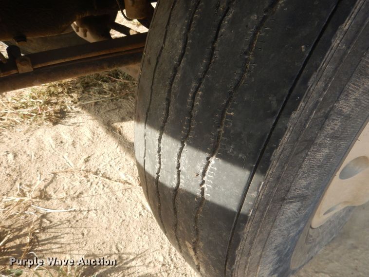 image for item HU9448 1993 Mack CH613 semi truck