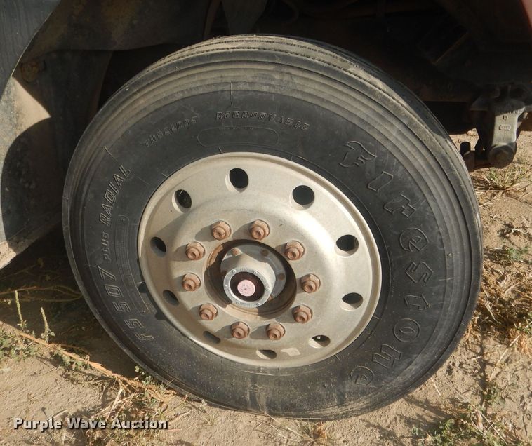 image for item HU9448 1993 Mack CH613 semi truck