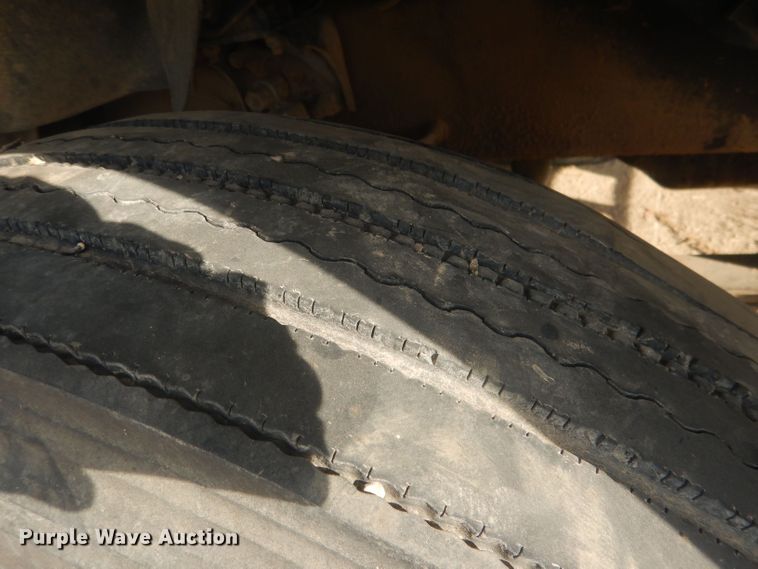 image for item HU9448 1993 Mack CH613 semi truck