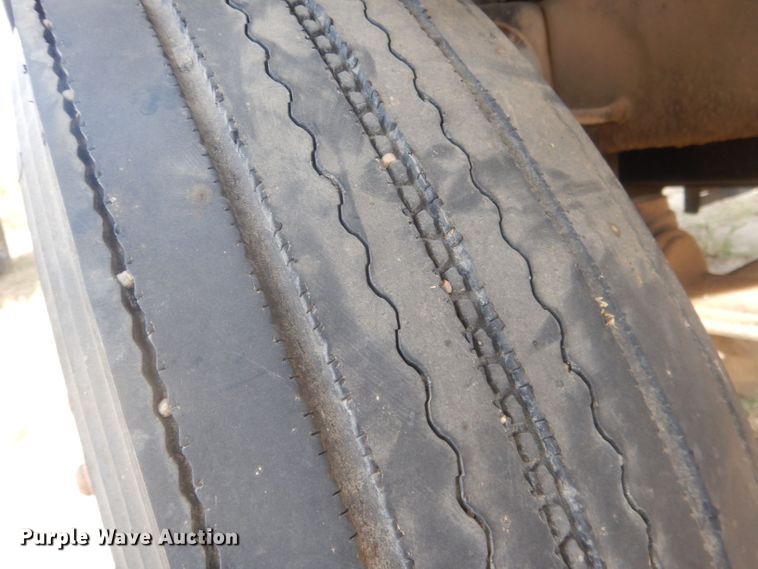 image for item HU9448 1993 Mack CH613 semi truck