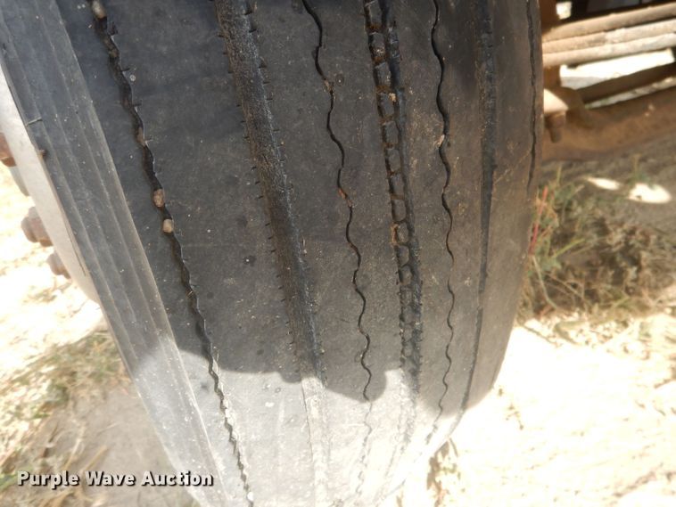 image for item HU9448 1993 Mack CH613 semi truck