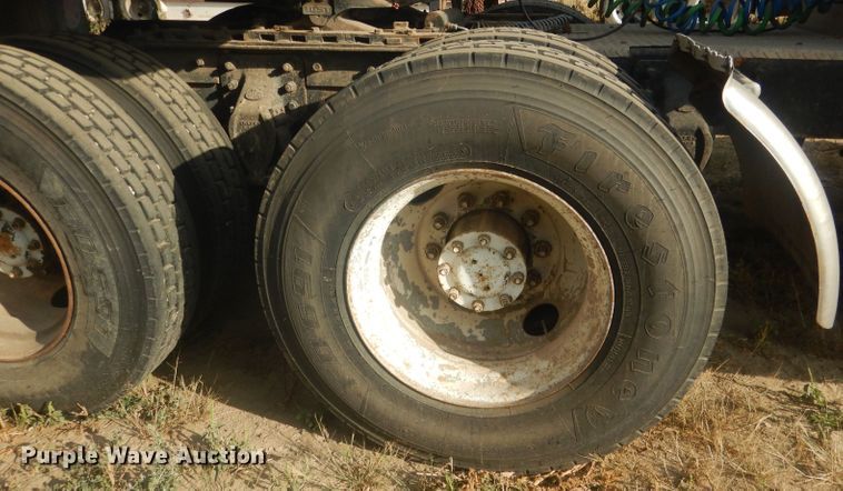 image for item HU9448 1993 Mack CH613 semi truck