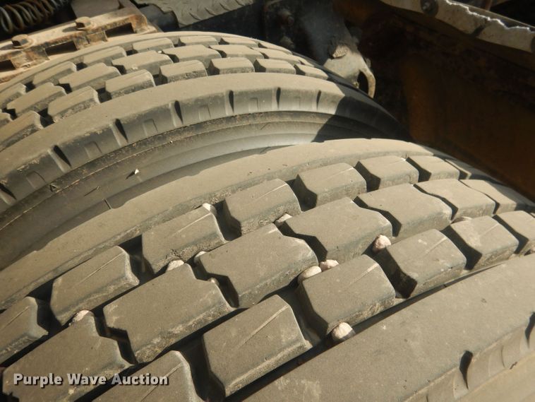 image for item HU9448 1993 Mack CH613 semi truck