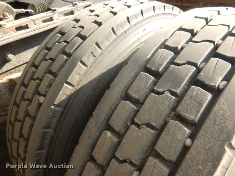 image for item HU9448 1993 Mack CH613 semi truck