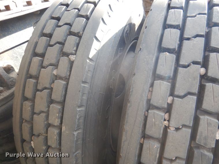 image for item HU9448 1993 Mack CH613 semi truck