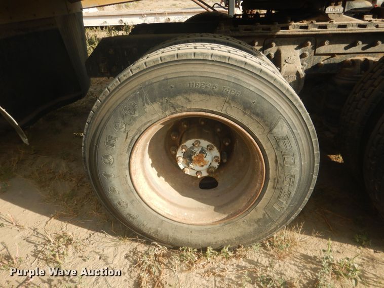 image for item HU9448 1993 Mack CH613 semi truck