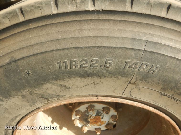 image for item HU9448 1993 Mack CH613 semi truck