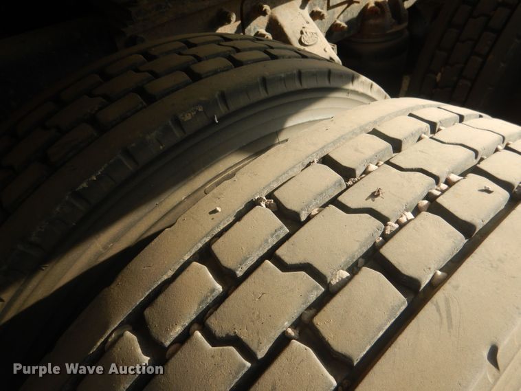 image for item HU9448 1993 Mack CH613 semi truck