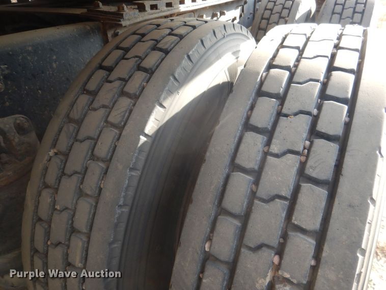 image for item HU9448 1993 Mack CH613 semi truck