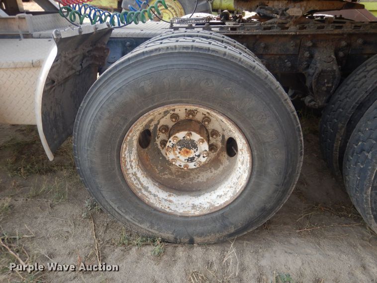 image for item HU9448 1993 Mack CH613 semi truck