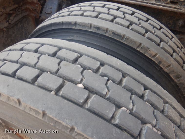 image for item HU9448 1993 Mack CH613 semi truck