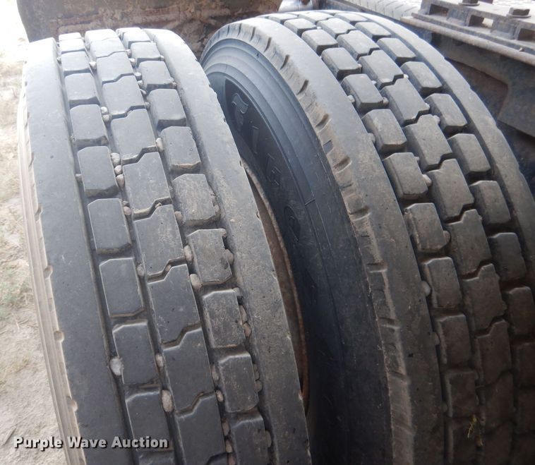 image for item HU9448 1993 Mack CH613 semi truck