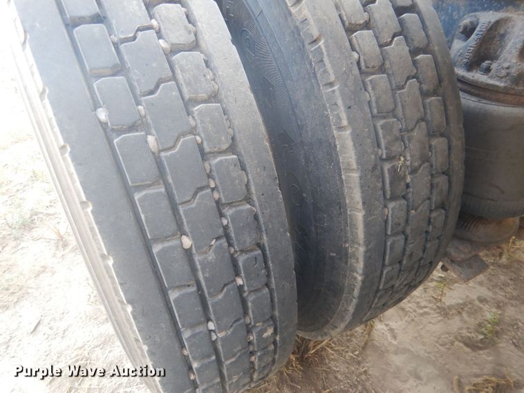 image for item HU9448 1993 Mack CH613 semi truck