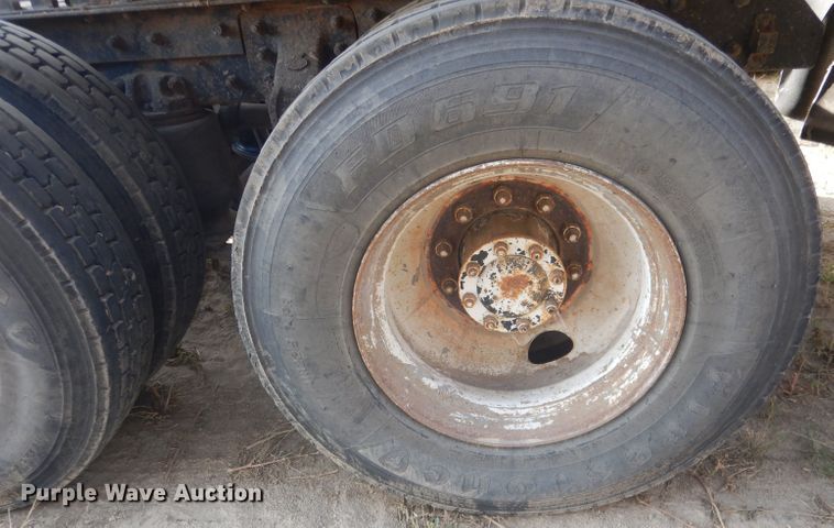 image for item HU9448 1993 Mack CH613 semi truck