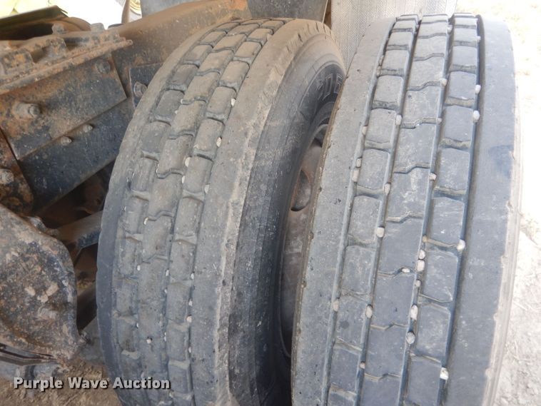 image for item HU9448 1993 Mack CH613 semi truck