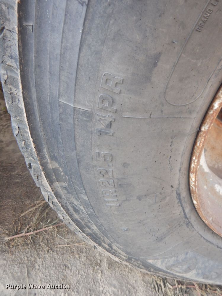 image for item HU9448 1993 Mack CH613 semi truck