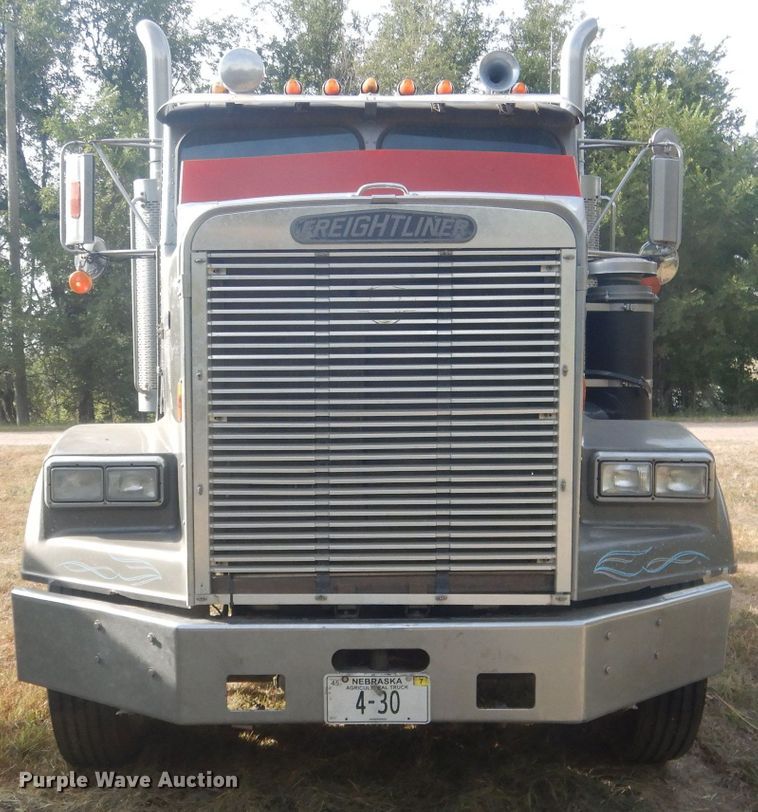 image for item HU9449 1988 Freightliner  semi truck