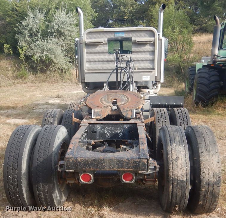 image for item HU9449 1988 Freightliner  semi truck