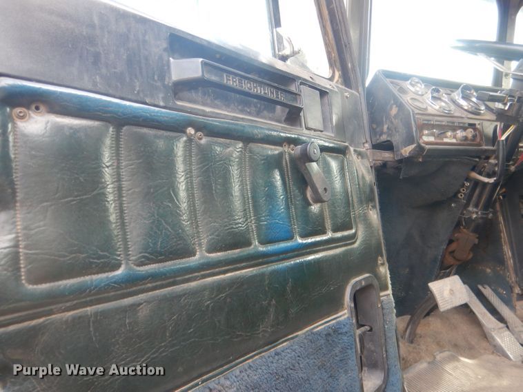 image for item HU9449 1988 Freightliner  semi truck