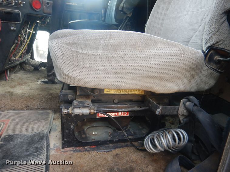 image for item HU9449 1988 Freightliner  semi truck