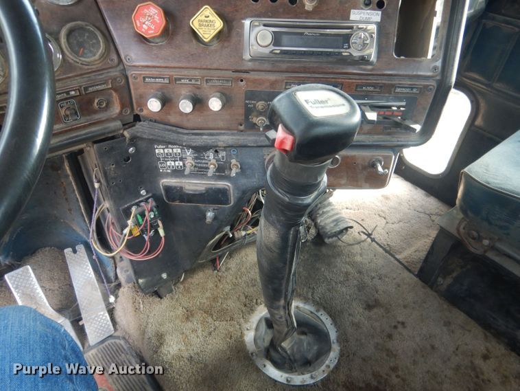 image for item HU9449 1988 Freightliner  semi truck